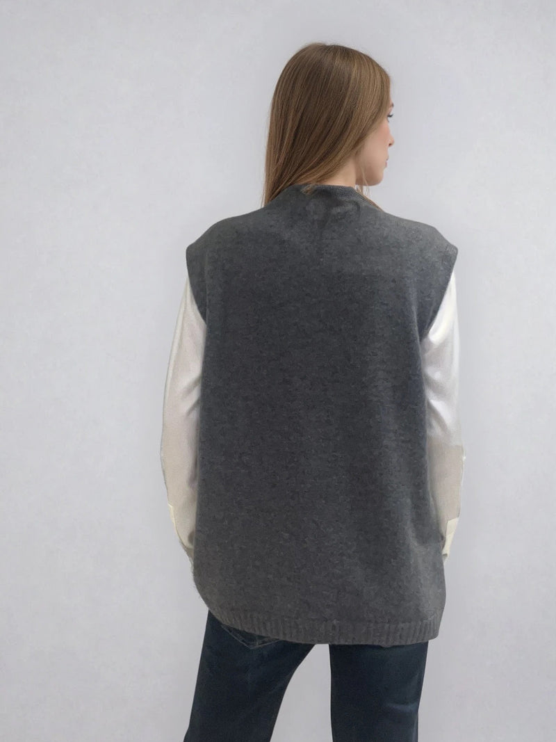 Pull sans manches anthracite  avec un col montant  A porter avec un chemisier en dessous. Coupe droite et longue.  42% cachemire, 8% soie, 50% mérinos. Vue dos.