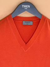 T-shirt femme FIRENZE orange uni:  forme droite, col V, manches courtes en maille viscose légèrement brillante, ressenti fluide, détail du col V avec bords côtes.