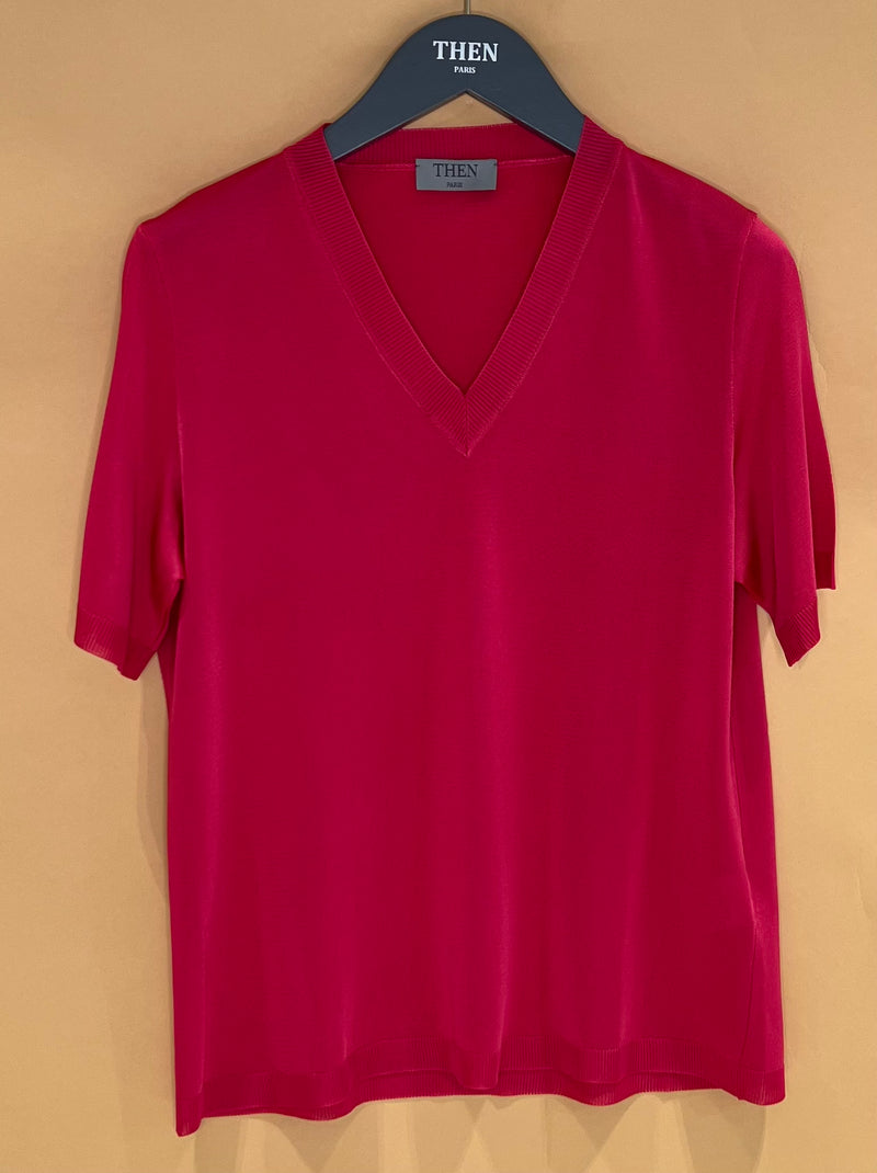 T-shirt femme FIRENZE rose uni: forme droite, col V, manches courtes en maille viscose légèrement brillante, ressenti fluide.